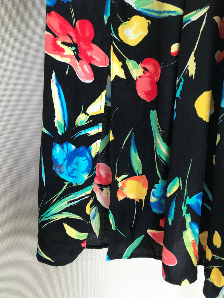 
            
                Load image into Gallery viewer, 80s Black Floral Tea Dress
            
        