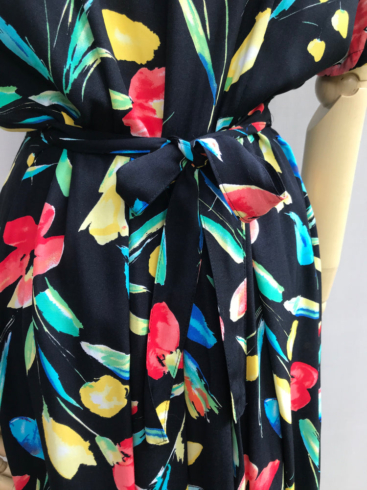 
            
                Load image into Gallery viewer, 80s Black Floral Tea Dress
            
        